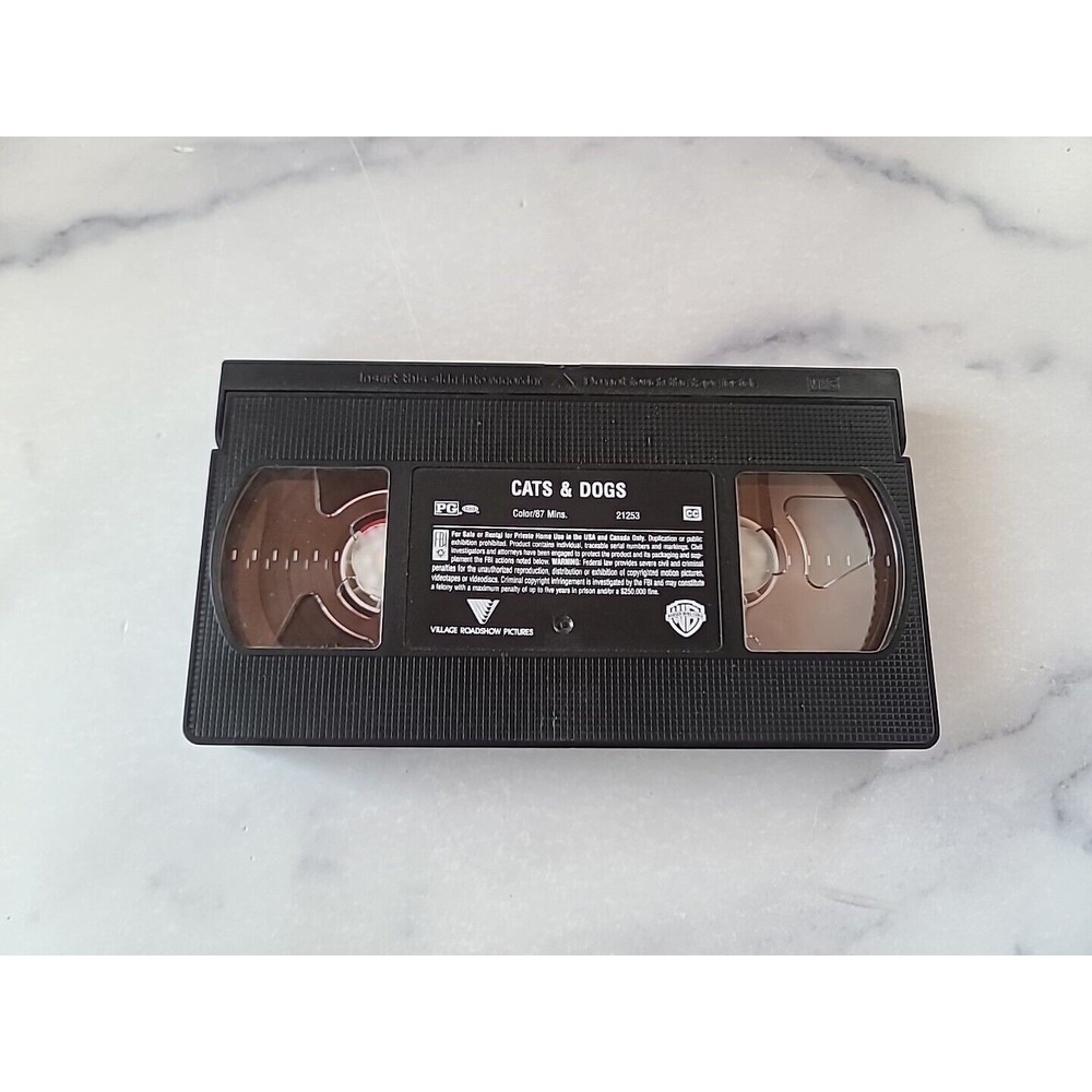 Cats & Dogs VHS Warner Bros. (2001) NO CASE READ